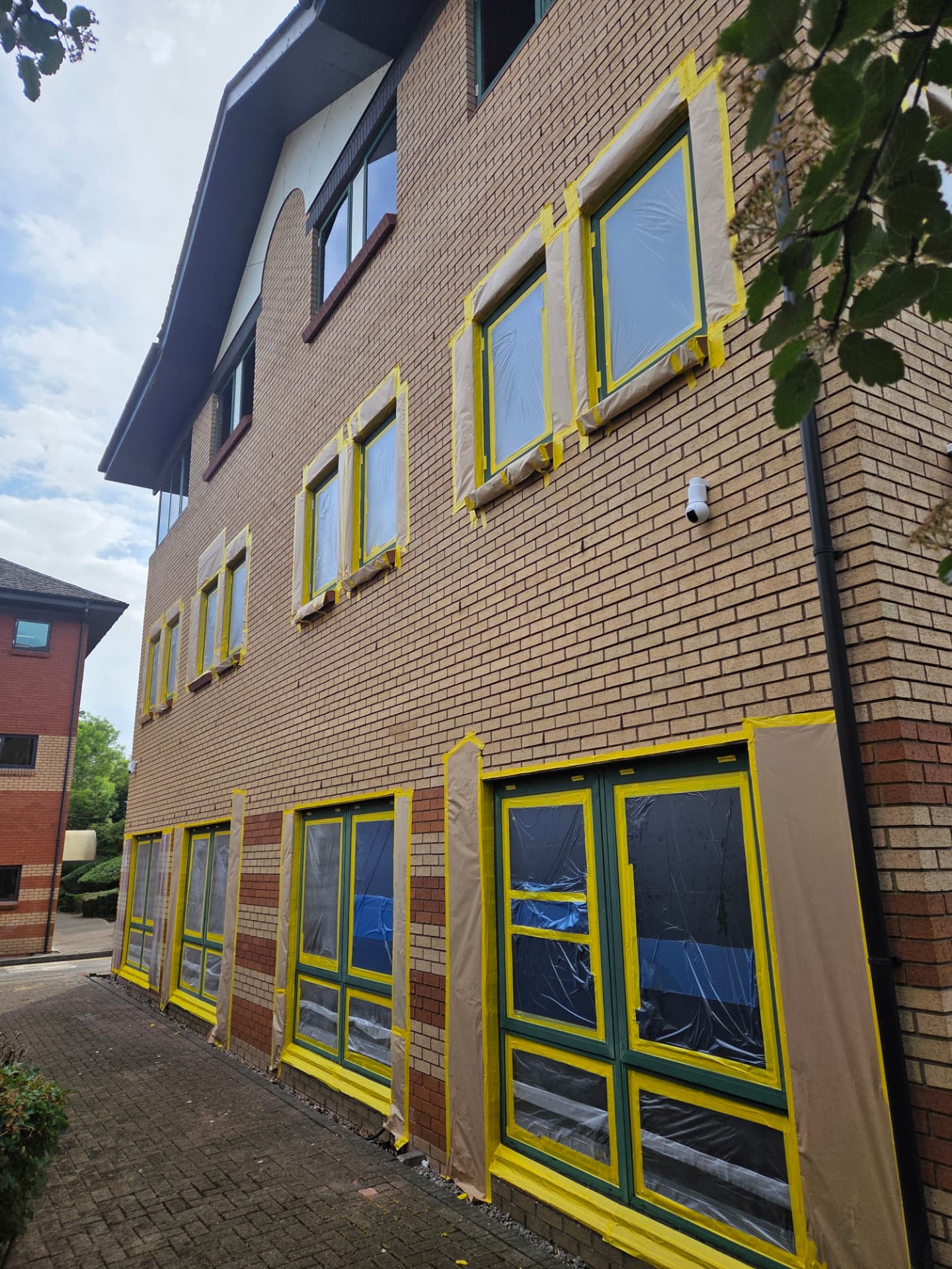 Company-supplied Dynamic Desks preparation photograph with windows and doors masked on the side elevation